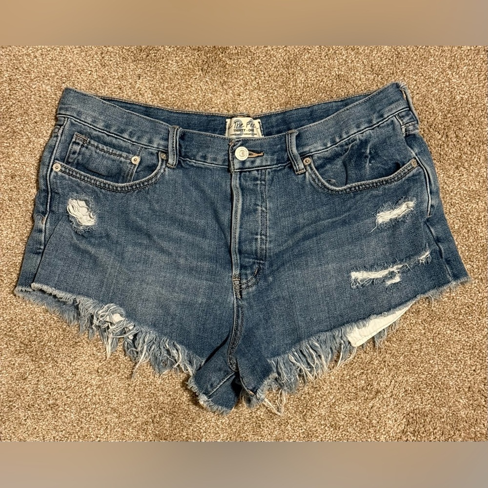 WE THE FREE PEOPLE Thirty-One Blue Distressed Jean Shorts